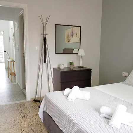 Sunny Living Apartment Loutráki